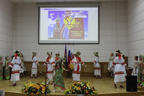 В администрации Западного округа прошло торжественное собрание ко Дню Конституции России