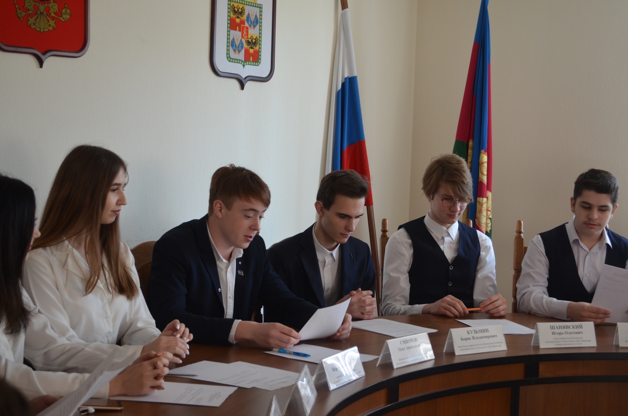 Будущие  избиратели участвовали в «Дне открытых дверей» избирательной комиссии муниципального образования город Краснодар