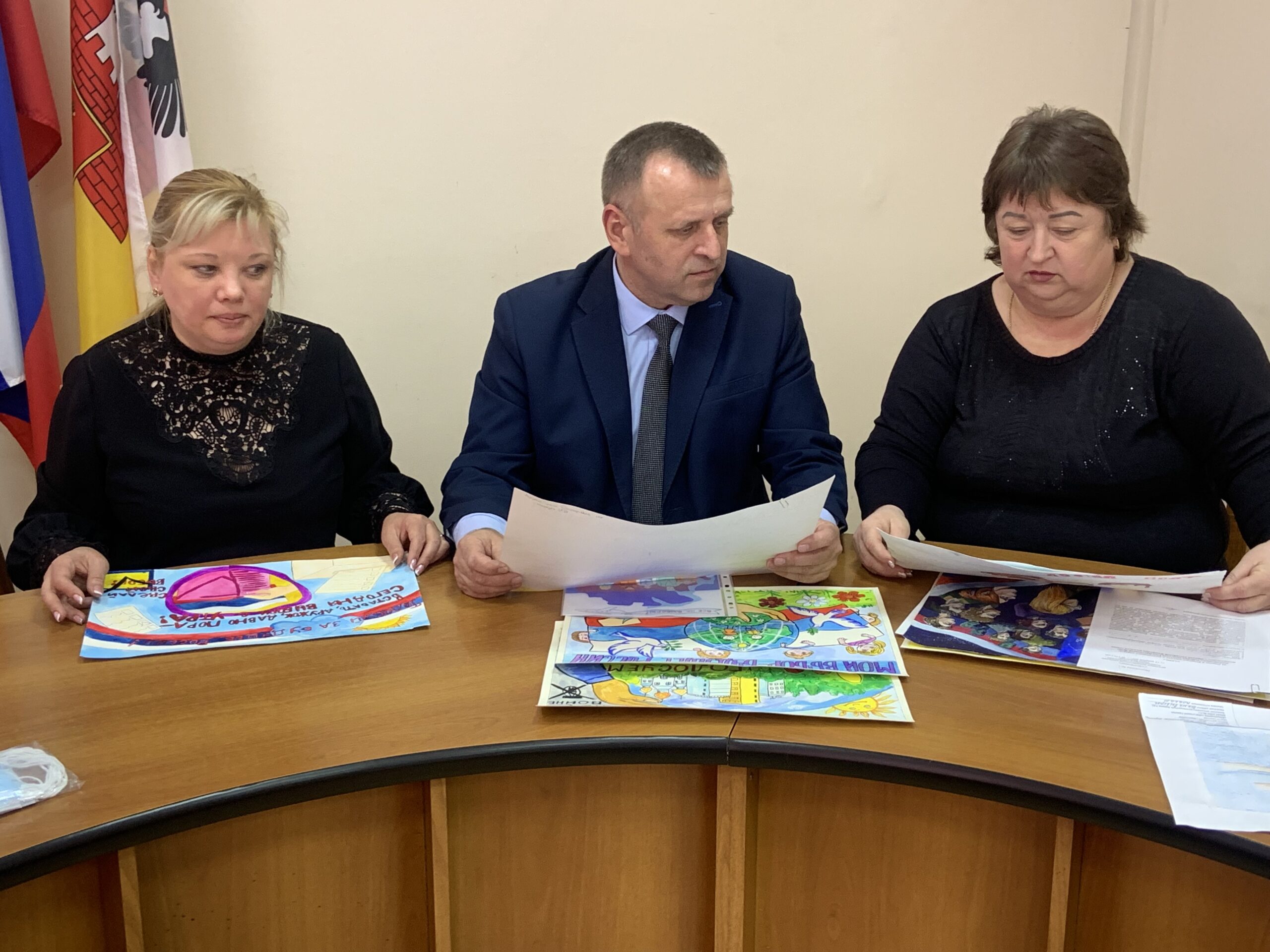 В территориальной избирательной комиссии Западная г. Краснодара  подвели итоги окружного этапа Конкурса рисунка
