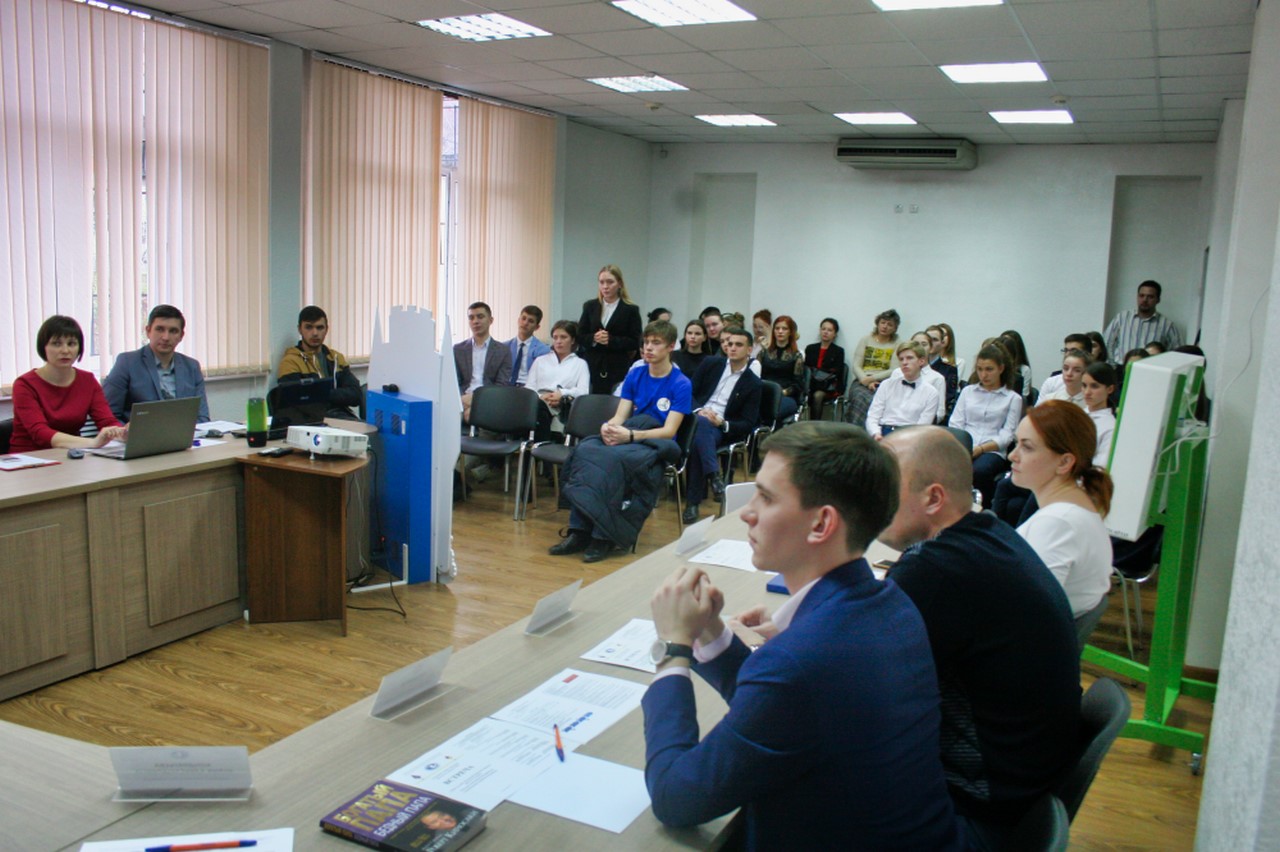 Встреча молодежи Прикубанского внутригородского округа города Краснодара с депутатом городской Думы Краснодара шестого созыва Раззорёновым Андреем Юрьевичем