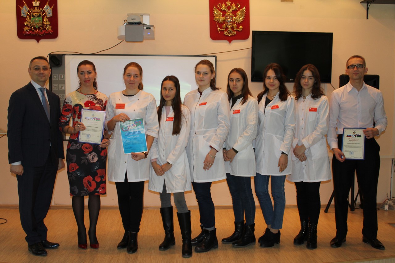 Торжественное мероприятие в медицинском колледже, посвященное празднованию 25-летия избирательной системы Российской Федерации