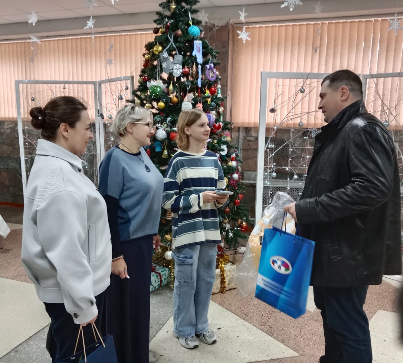 ПОЗДРАВЛЕНИЕ С НАСТУПАЮЩИМ НОВЫМ ГОДОМ ДЕТЕЙ ЧЛЕНОВ УЧАСТКОВЫХ ИЗБИРАТЕЛЬНЫХ КОМИССИЙ