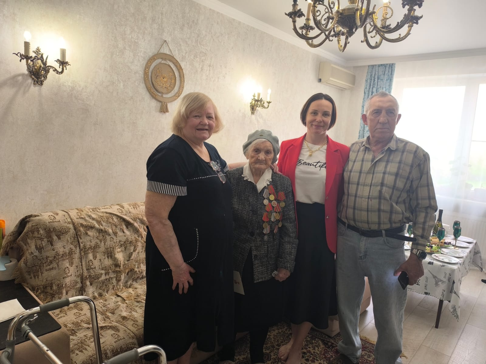 Поздравление ветеранов с Днем Победы