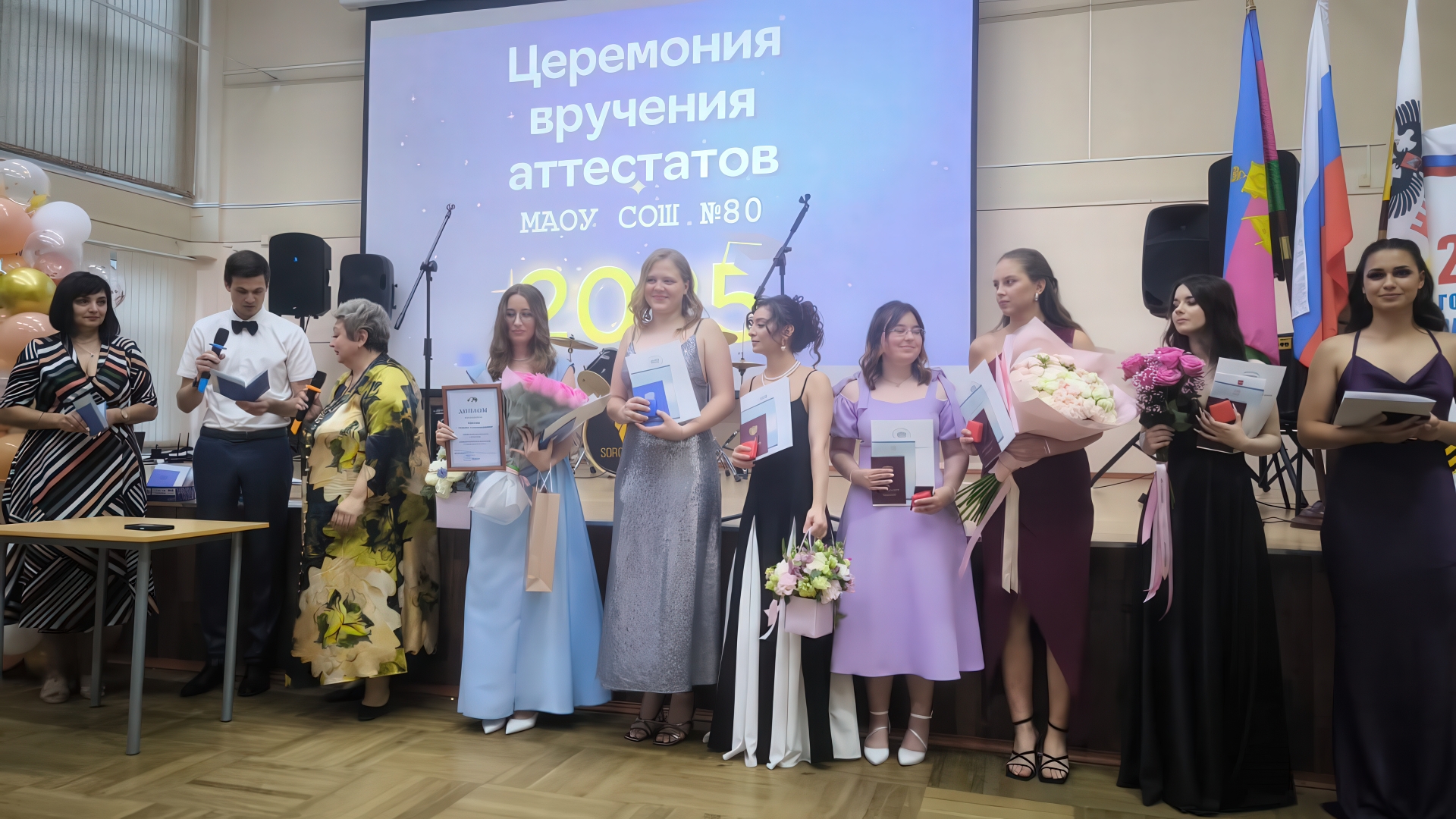 Победителям образовательной акции «Избирательный диктант» вручили дипломы на выпускных мероприятиях