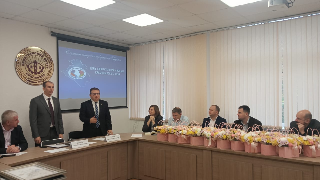 Награждение членов избирательных комиссий