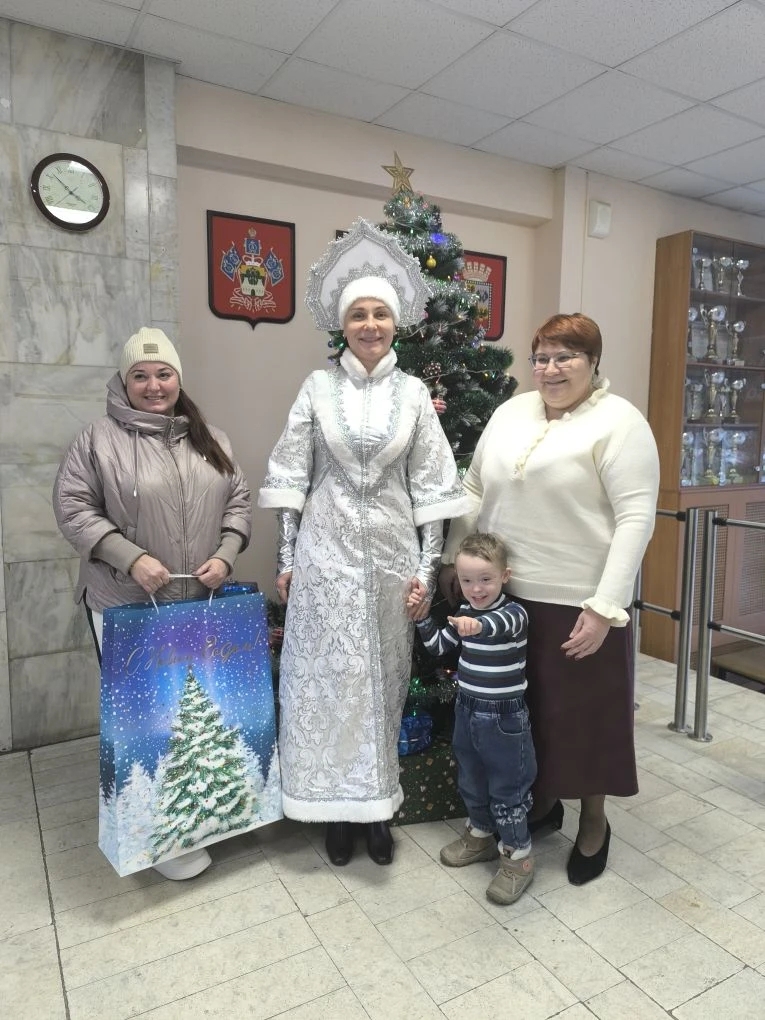 Поздравление с Новым годом для детей настоящих героев