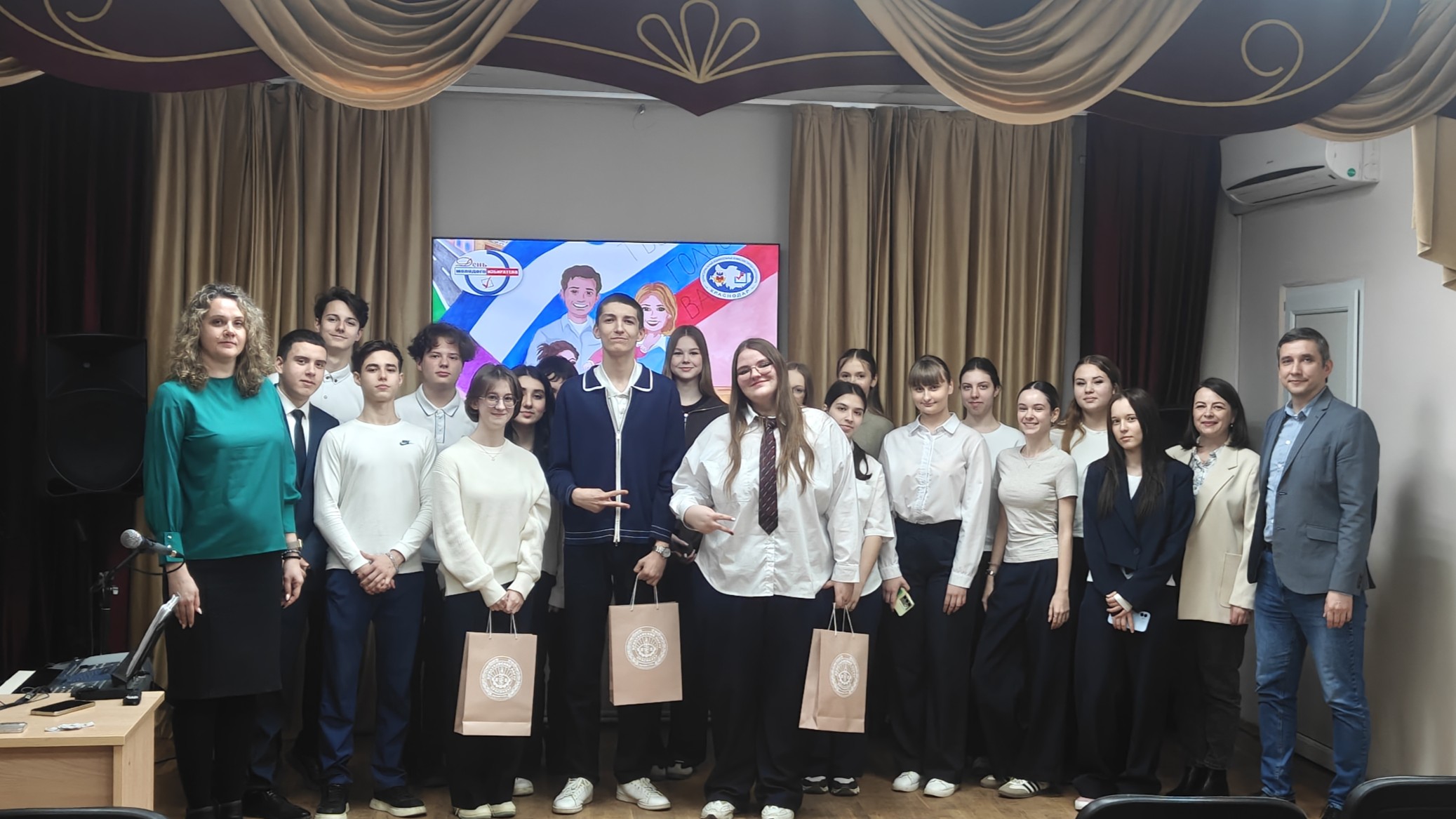 Продолжаются просветительские мероприятия, приуроченные ко Дню молодого избирателя