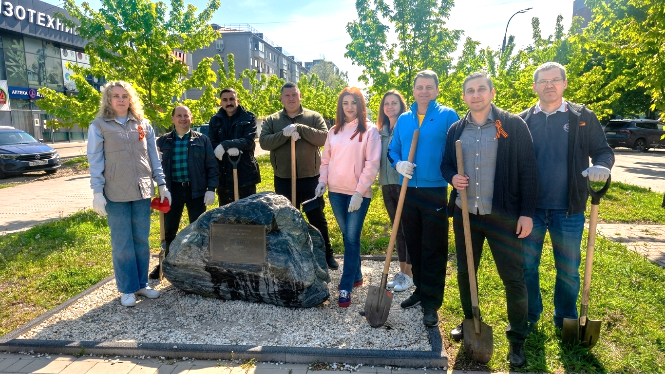 Состоялся субботник на памятной парковой аллее кленов в Краснодаре