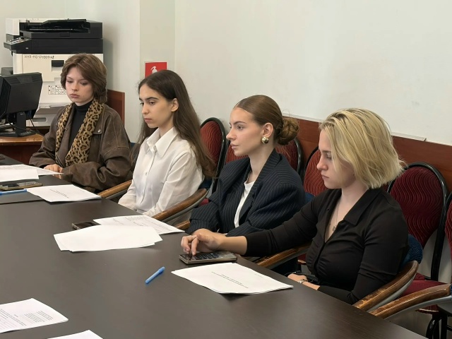 В ТИК Карасунская прошло заседание Молодёжного общественного совета