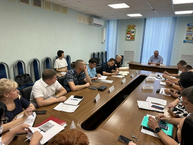 В Карасунском округе обсудили вопросы антитеррористической защищенности на совещании под руководством главы округа.